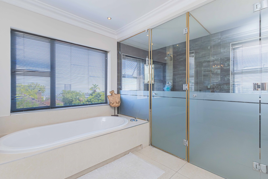 4 Bedroom Property for Sale in Fresnaye Western Cape